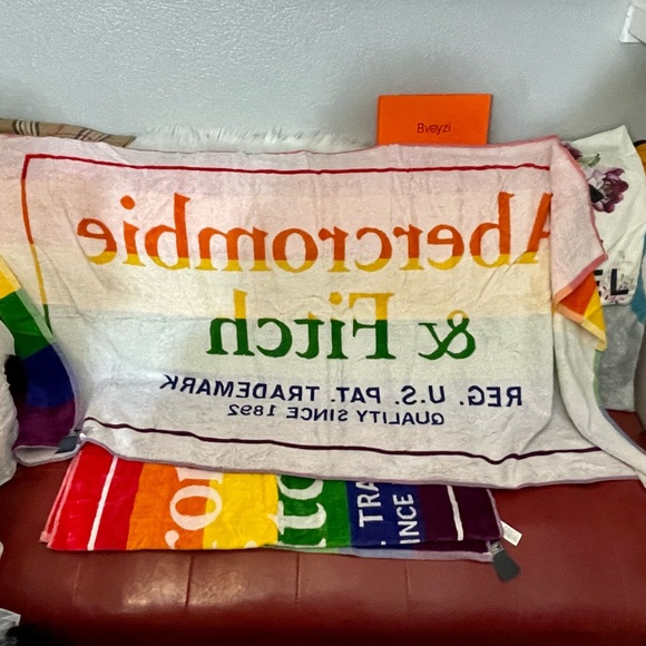 ABERCROMBIE & FITCH RAINBOW 🌈 BEACH 🏝️ 🏖️ TOWEL NWT - Picture 5 of 15